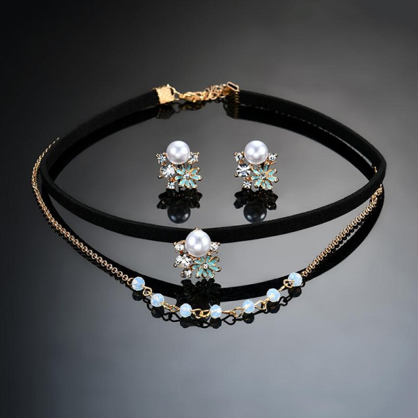 Elegant Pearl Flower Sparkling Rhinestone Double Layer Gold Chain Black Choker Earrings for Women