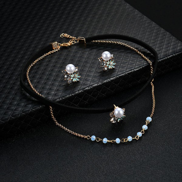 Elegant Pearl Flower Sparkling Rhinestone Double Layer Gold Chain Black Choker Earrings for Women